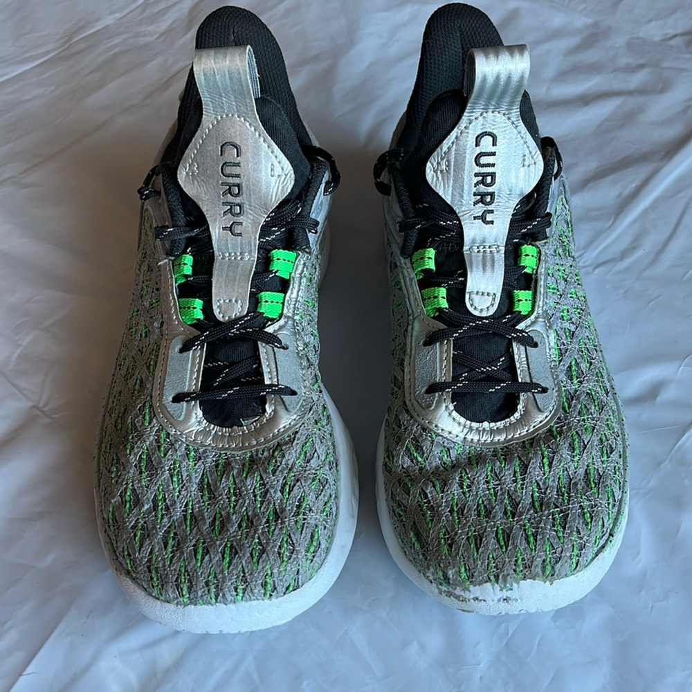 Under Armour Curry 9 Street Pack - Talking Trash athletic Shoes. M 8.5/W 10
